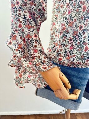Max Studio Ivory Floral V-Neck Ruffle Sleeve Boho Blouse M